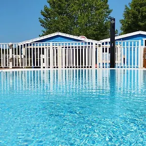  Camping Les Embruns 3*